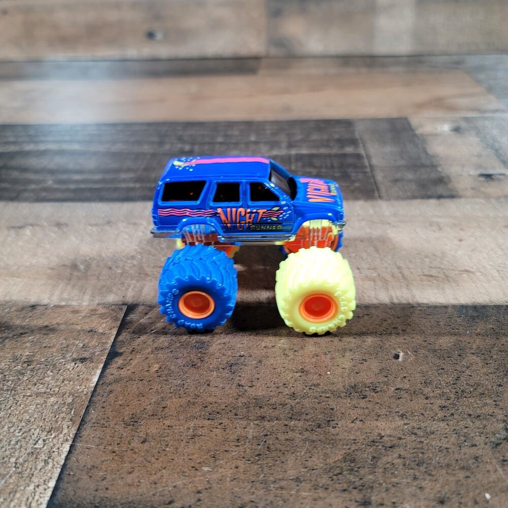 Vintage 1991Road Champs Monster Truck 4x4 SUV NIGHT RUNNER 1/64 Scale